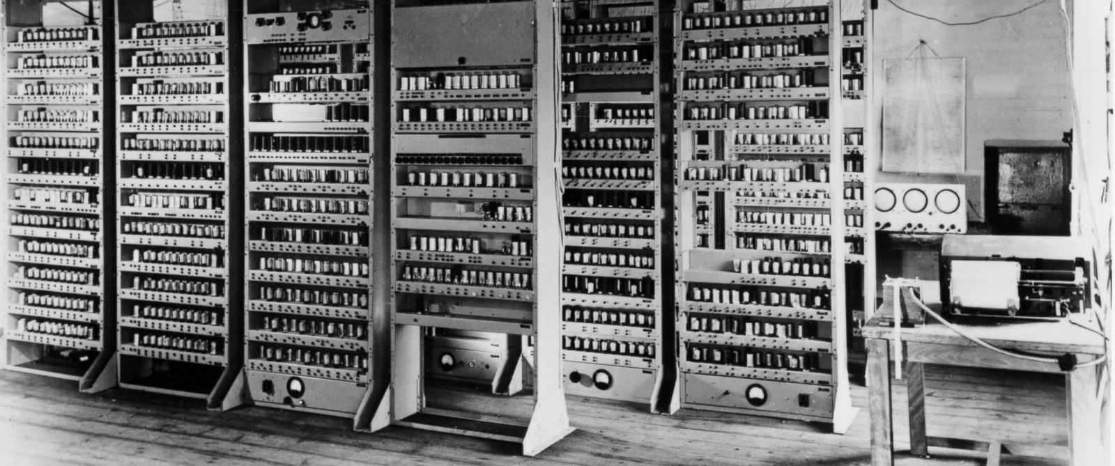 Past of computer. EDSAC 1952. Мэйнфрейме EDSAC. 1949г. Эдсак. ЭВМ EDSAC, 1949 Г.